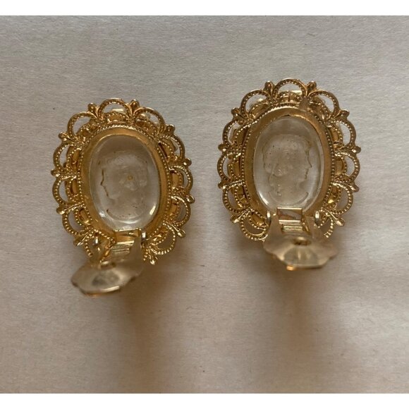 Vintage Warner Engraved Cameo Rhinestone Clip On Earrings Regency Heritage - Picture 5 of 6